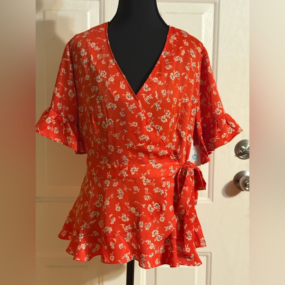 19 Cooper Nicole Red Floral Flutter Sleeve Wrap Blouse with Ruffle Hem sz M NWT